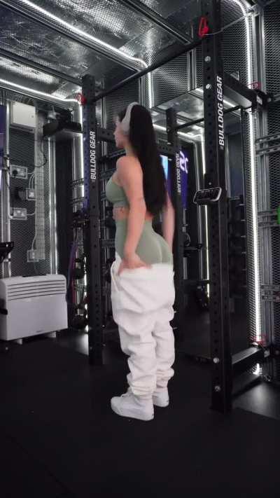 Karina Kliauz (@karina.kuni)