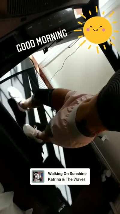 Soe's abs in the morning!