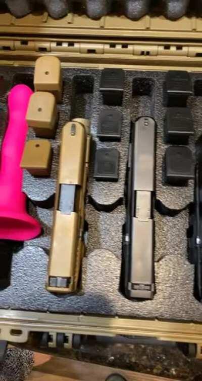 KEPP THT THANG ON U AT ALL TIMEZ, AUTISTS