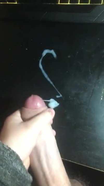 It occured to me I've never shown myself cumming on reddit, so here you go! Not my biggest load but hope you enjoy ;)