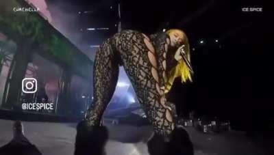 Ice spice at coachella  🤤