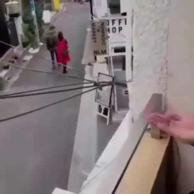 Esse aí deve ter acabado de ver super choque