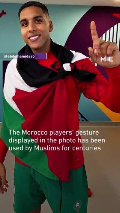 German media accuses Moroccan National Team of using ISIS gesture (pointing finger up...)