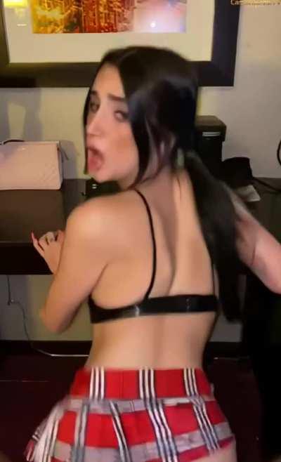 M4ck3nzi3 J0n3s New content - F0ld3r B3l0w