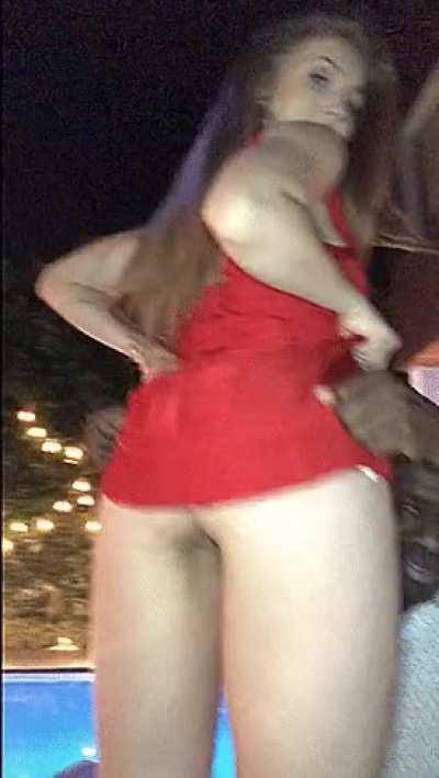 How you dream of seeing your girlfriend treated right in front of you... 🤤