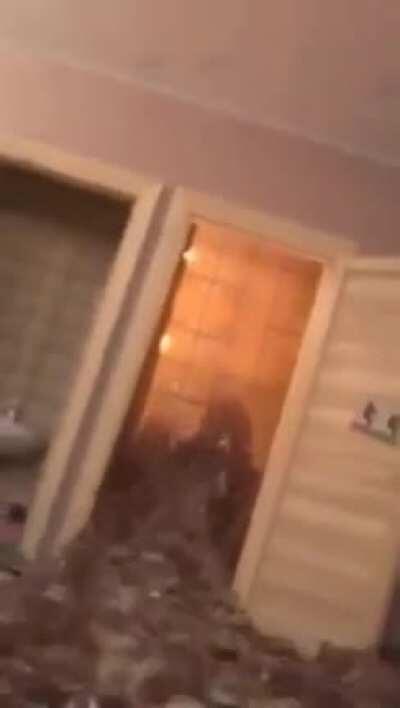 Public bathrooms be like