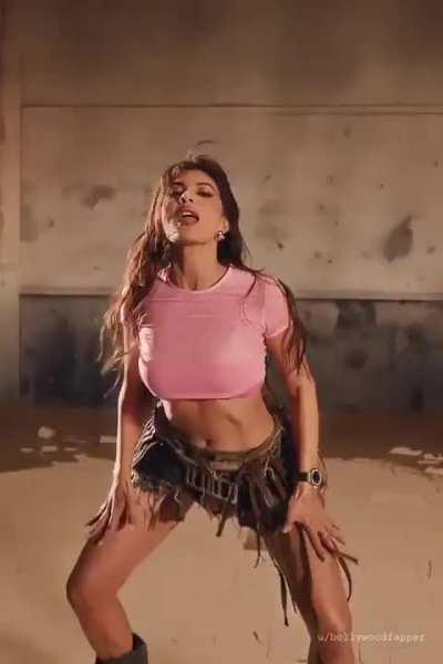 Jacqueline fernandez sexy dance moves🥵