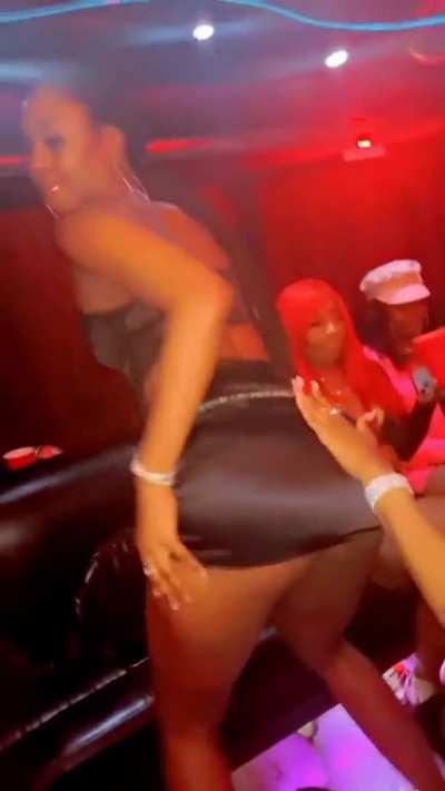 She's bringing the bashment vibes ð¥ (@dutchbanks)