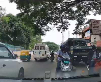 This clown got some sense slapped into him 