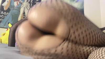 a short version of this twerk video in my fishnet bodysuit!