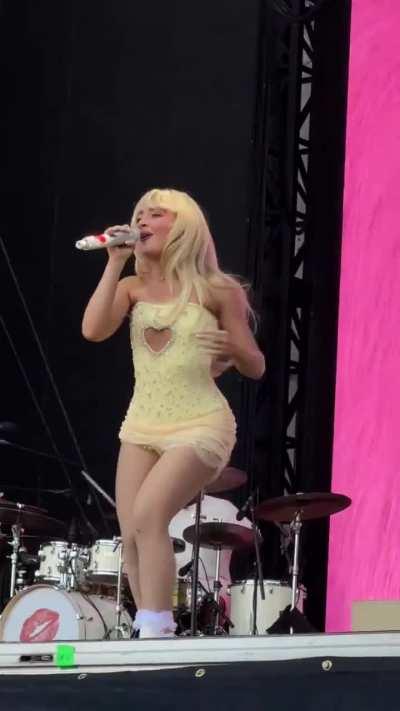 Sabrina Carpenter performing ‘Feather’ at #GovBall New York!