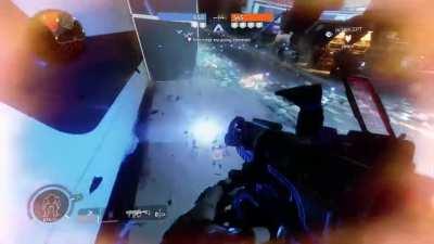 In all my years of bobbing & weaving titans, I have never survived going between a titans legs... UNTIL NOW >:D