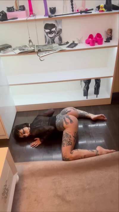 Waiting for you to use me like a good boi