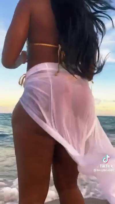 Clapping with the current