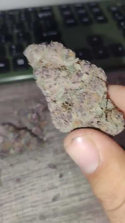 $40 half Zip idk strain.