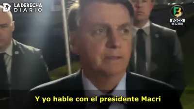 Biruliru tendo um momento de 