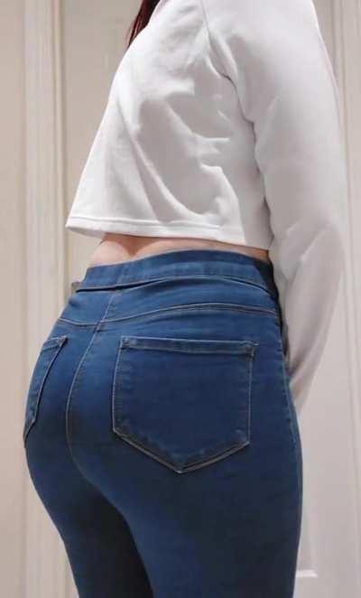 Skinny jeans, phat farts 😉💨