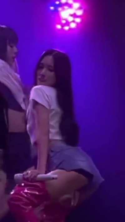 Mina twerk 🔥