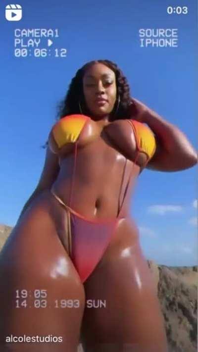 Brea (@bombshellbreaa)