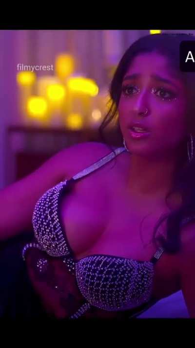 Maitreyi lanza juicy sallu