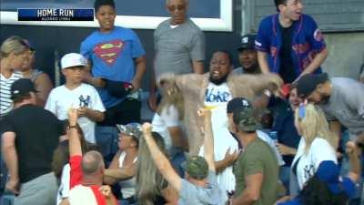 [Highlight] Pete Alonso short porches the Yankees back to make it a one run game.