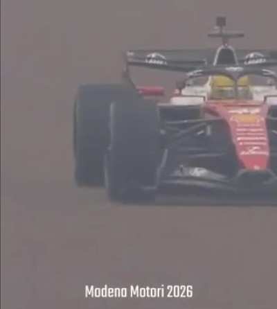 Olha a aerodinâmica ativa funcionando com o carro da Ferrari hoje em Fiorano. 👀