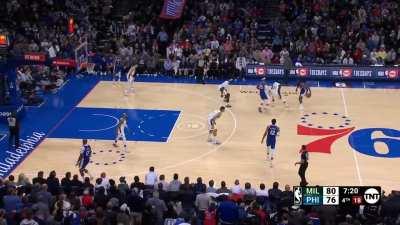 [Highlight] Tobi block on Jrue turns into a Harden to Danuel House alley oop