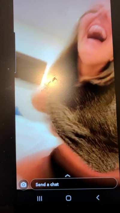 my friends always find an excuse to pull my titties out 🤣