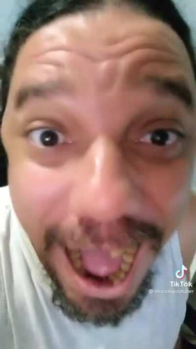 Loirinha enchendo o saco no whats, Muca automaticamente: