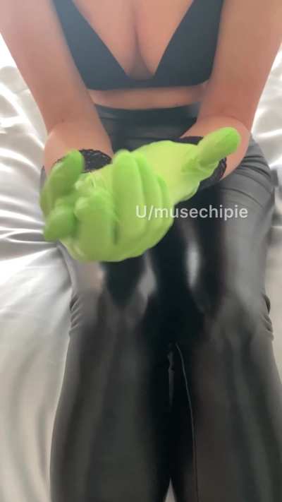 I love the color of my latex gloves