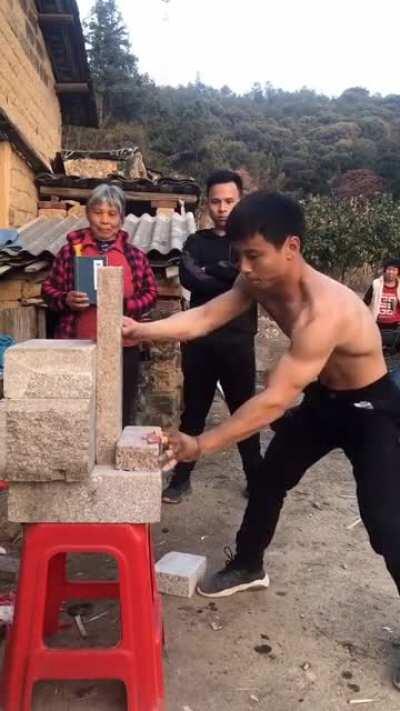 One Inch Punch demonstration from one of top 10 Chinese Martial Artists
