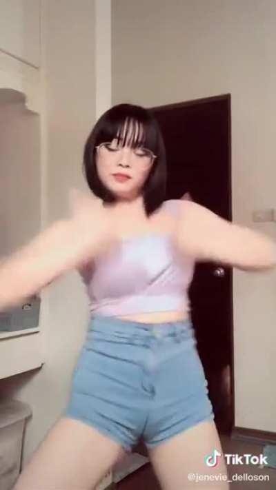 18th birthday niya today (para dun sa nagtatanong)