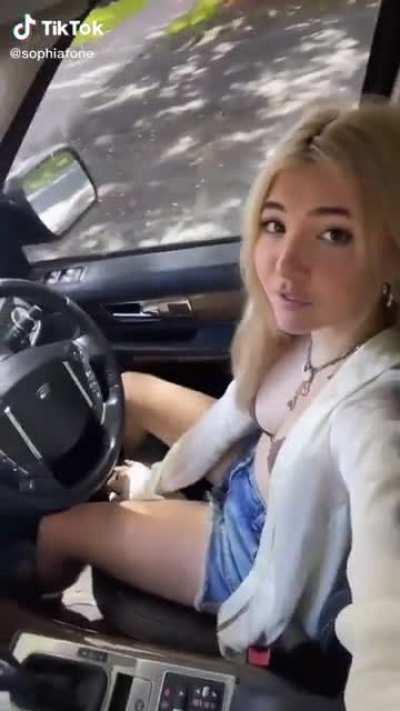 car tits 👱🏼‍♀️