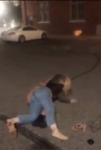 Random drunk girl fight 😂