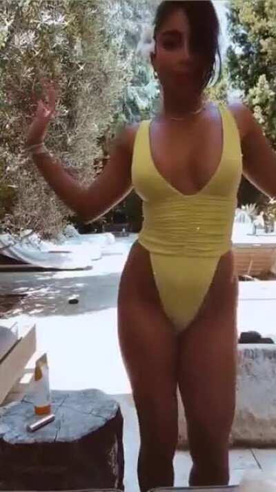 Vanessa Hudgens Dancing