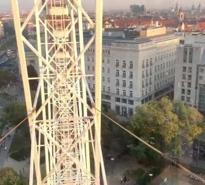 She makes him cum in the cable car