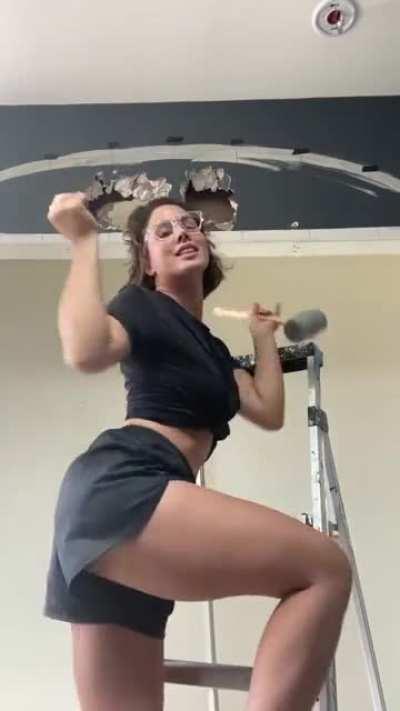 Throwing that juicy ass back 😍😍🤤🤤