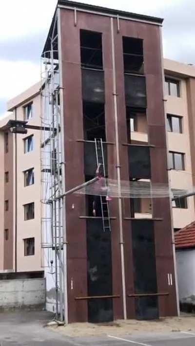 firefighter climbs building using only a ladder
