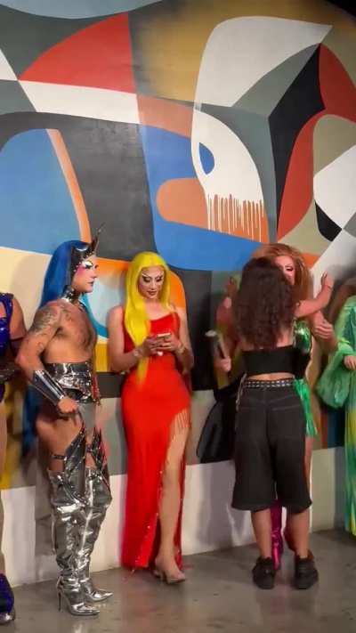 Nymphia on her phone while meeting a fan at a recent m&g in Spain with other drag race alumni 