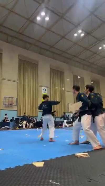 This martial artist lands 11 consecutive spinning kick breaks without missing once