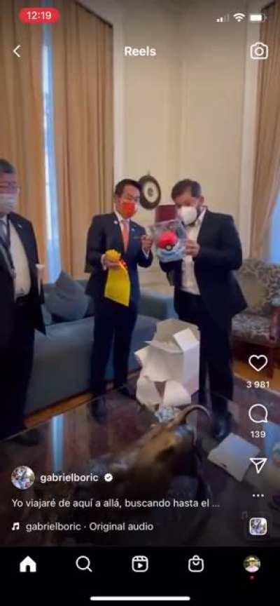 Japanese Embassy gives new young President of Chile Boric a Pokémon Ball. Boric opens and finds a Squirtle.