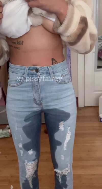 who likes wet jeans 😋