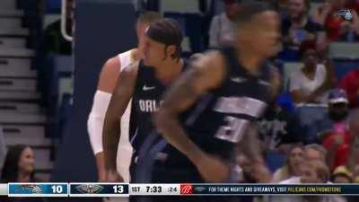 [Highlight] Paolo Banchero absolutely posters Valanciunas