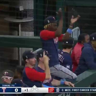 [Highlight] Byron Buxton announces his return with a *long* two-run homer in the top of the first
