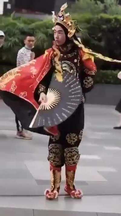 The Magic Props Used For The Traditional Chinese Art Of Face Changing