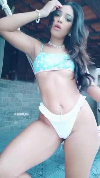 NAJ FERREIRA OLHA O TAMANHO DO PACOTE