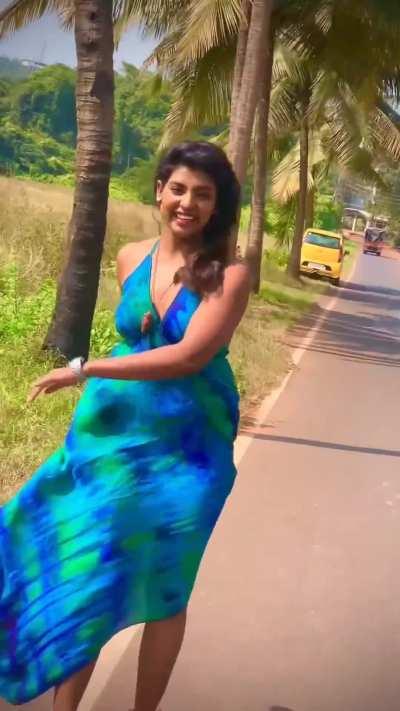 Madhuri Pawar sexy back