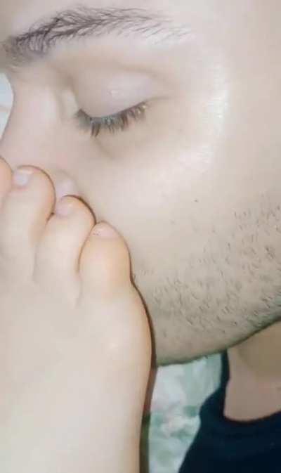 Would you sniff my toes like this? 😜👃🏼🤤
