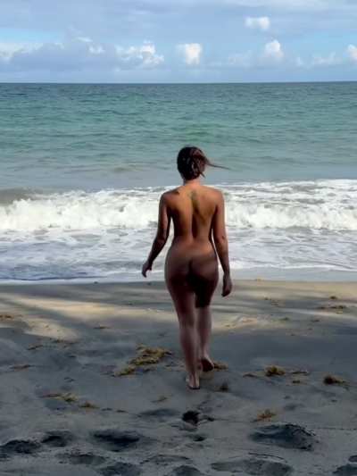 What a beautiful day to to go to the beach!