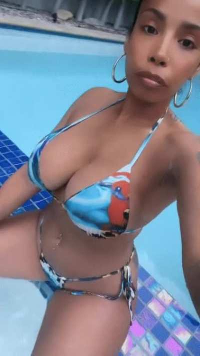 How many times a day do you think about your queen